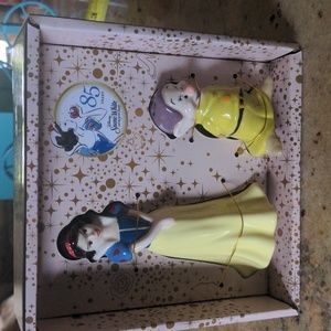 BRAND NEW Snow White and Dopey Salt and Pepper Shakers